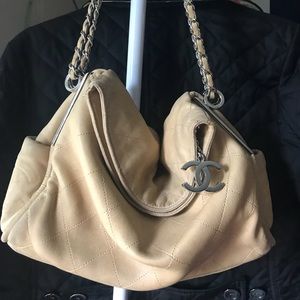 Chanel lambskin shoulder bag.